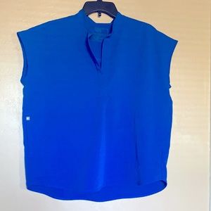 Figs top size medium